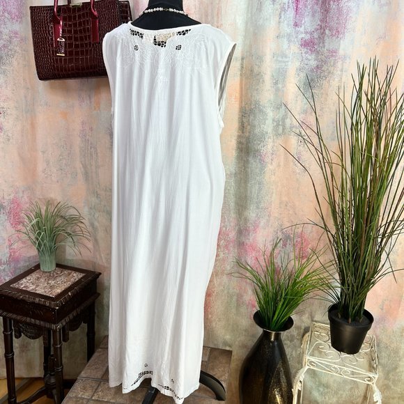 ๐HiBi Lace Work Beautiful Embroidered Maxi Sleeveless Dress - Picture 2 of 15